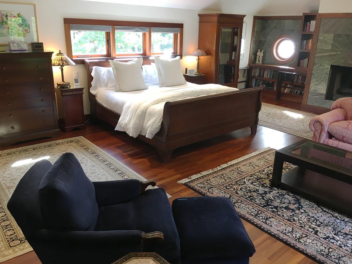 East Hampton Art House Bed And Breakfast Eksteriør billede